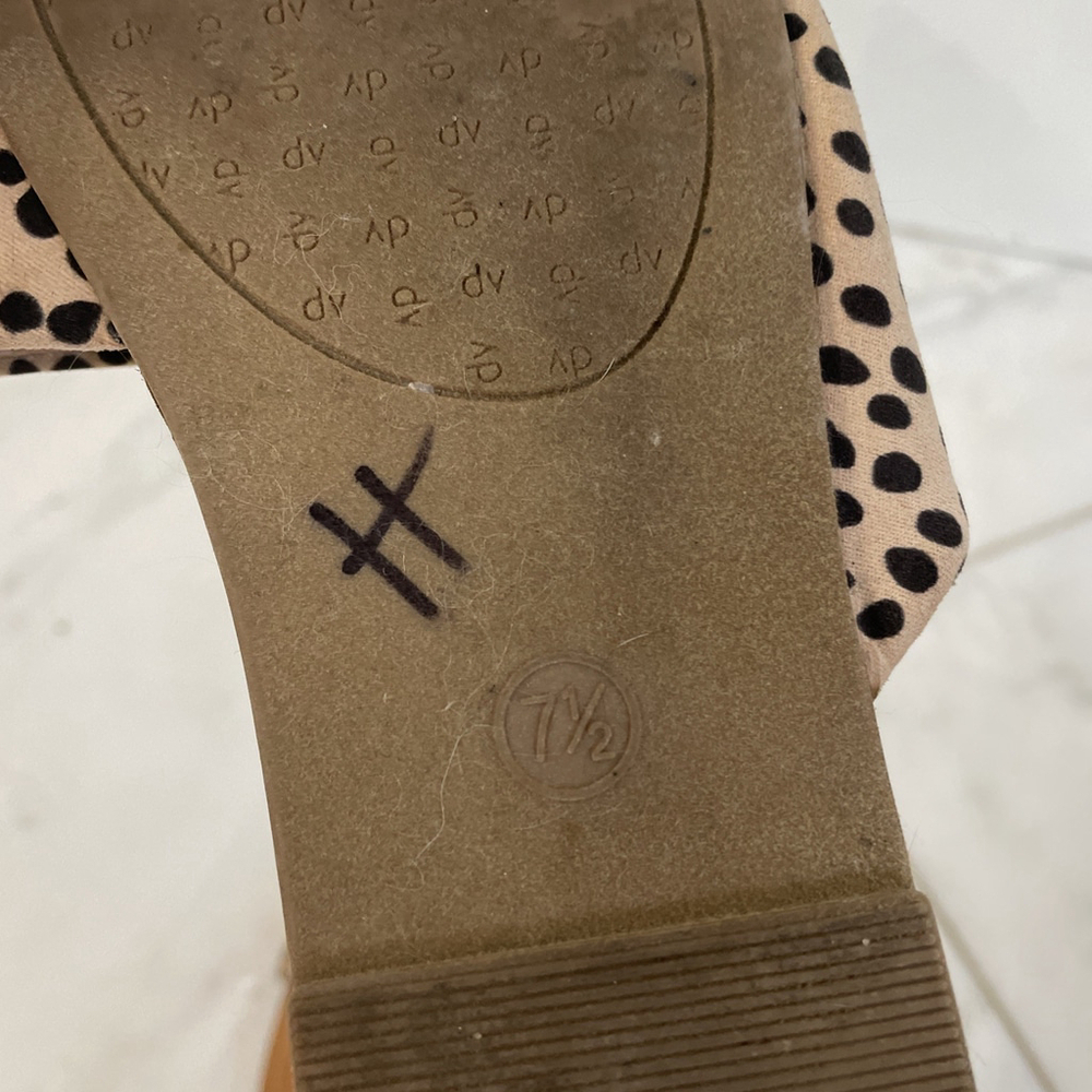 DV Dolce Vita Women's 7.5 Leopard Print Flat Strappy Sandals Good Condition - Picture 2 of 6